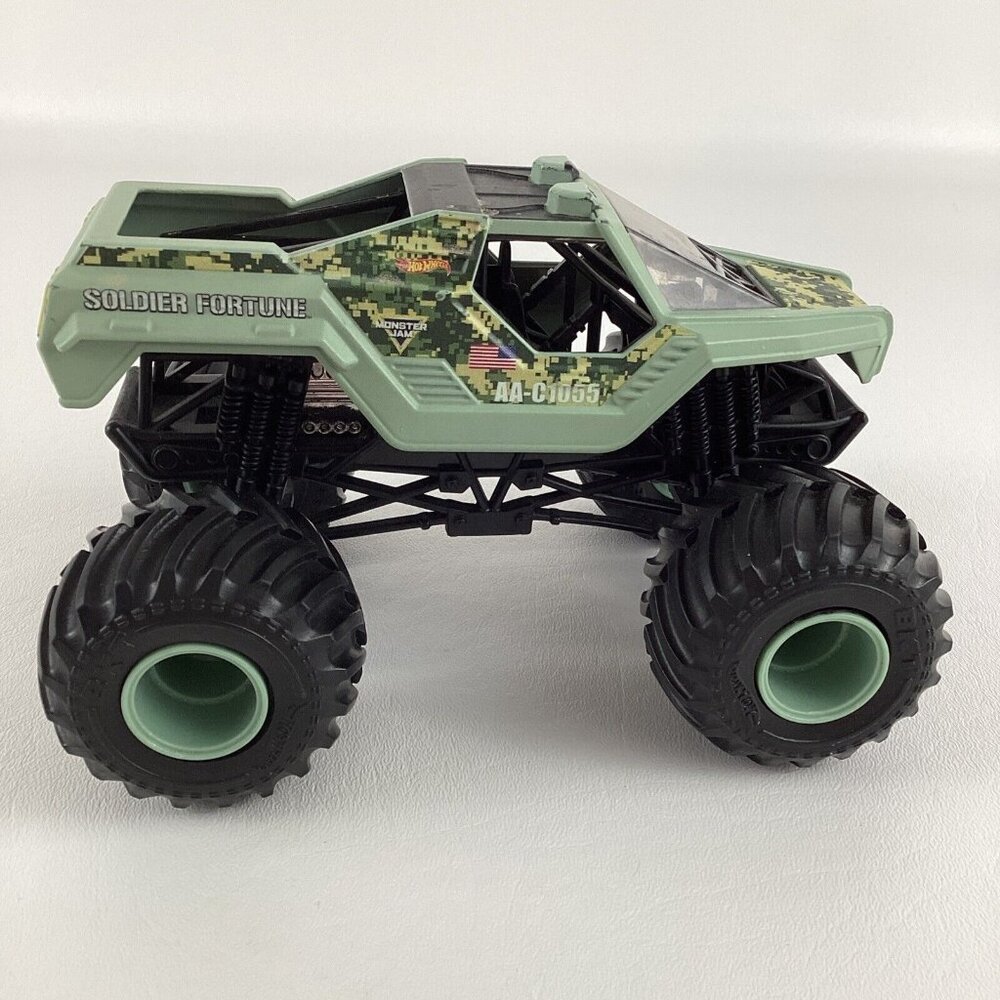 Hot Wheels Monster Jam Truck Soldier Fortune Military 1:24 Vehicle 2015 Mattel B - Picture 6 of 6